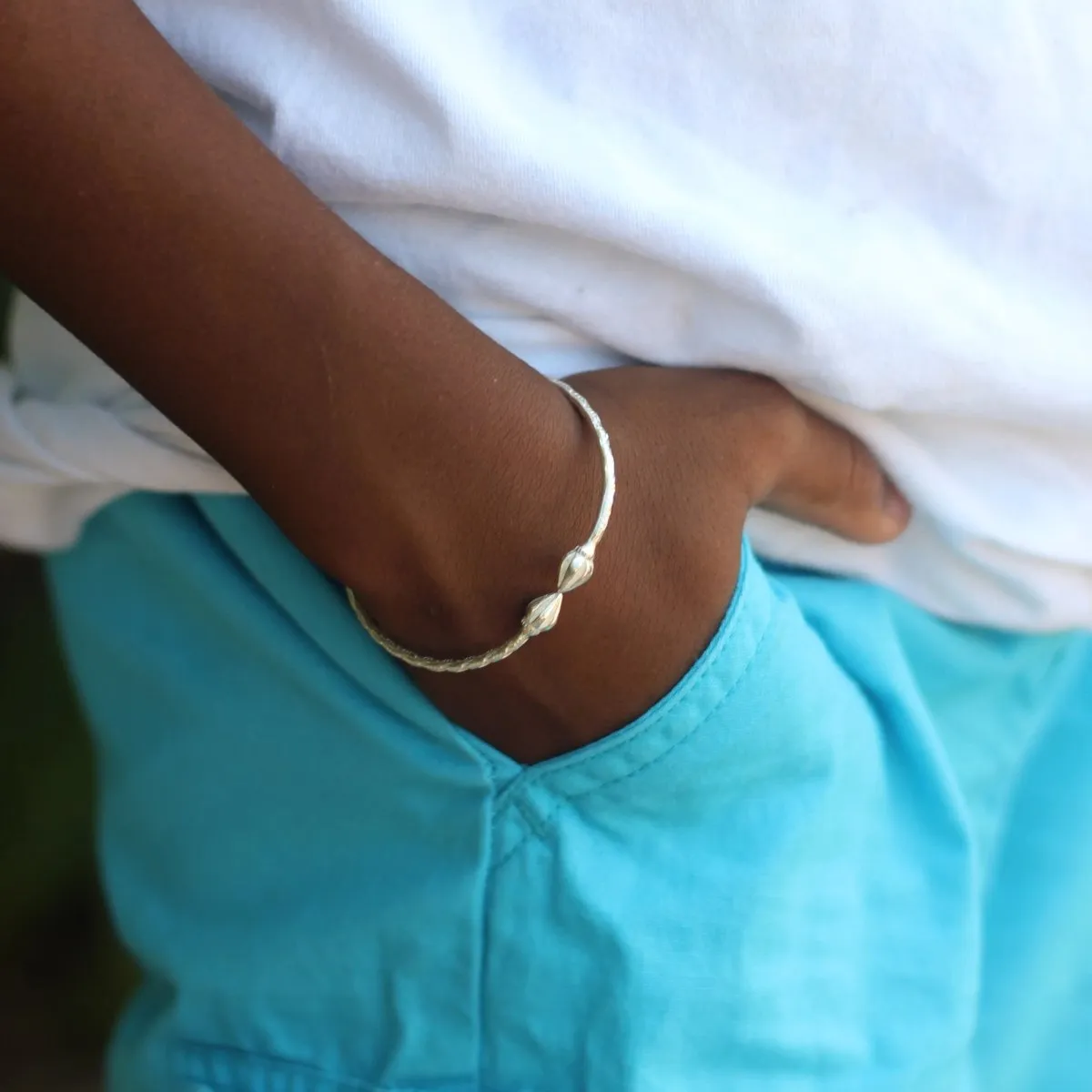 Extra Light Cocoa Pod Bangle with Calypso Pattern