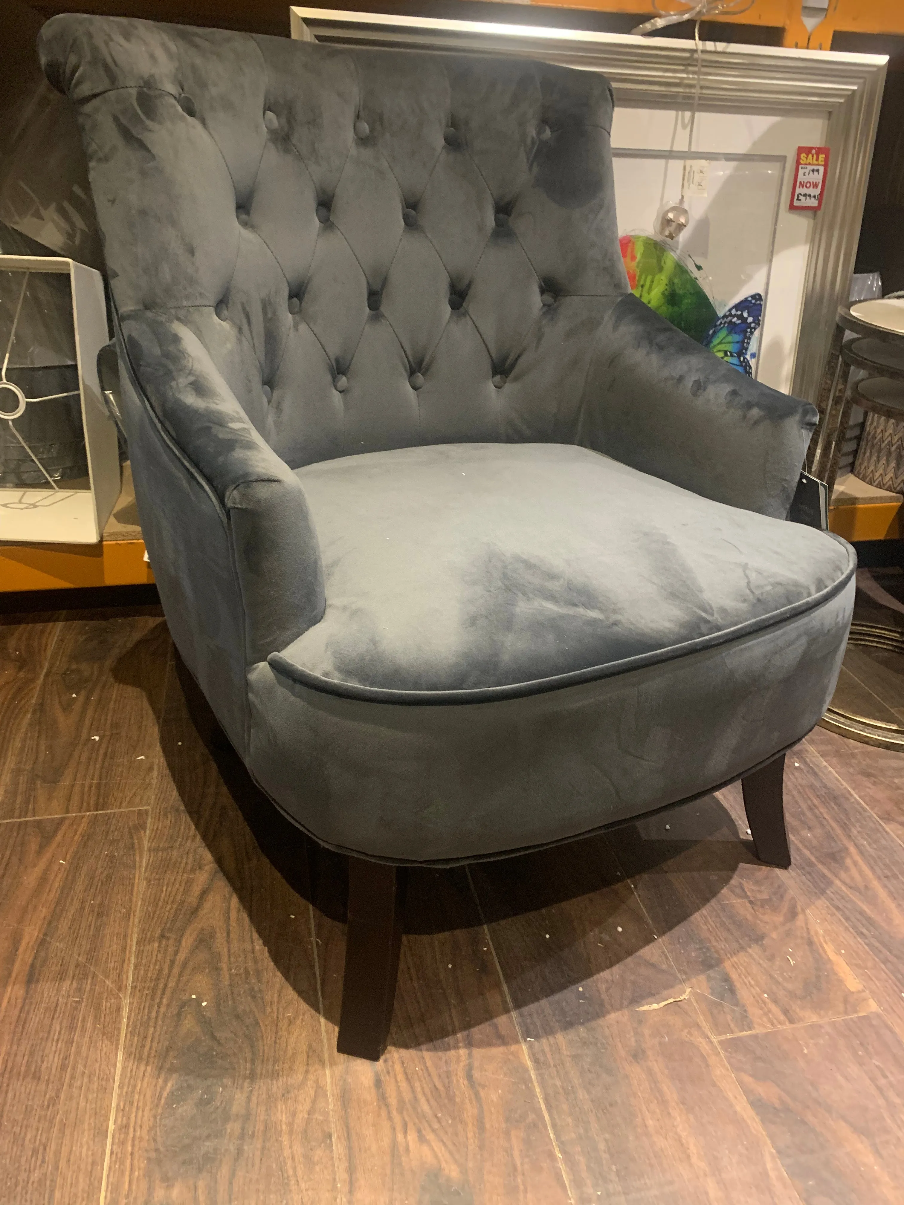 Hertford accent chair 1 only left ! clearance price .View  Instore