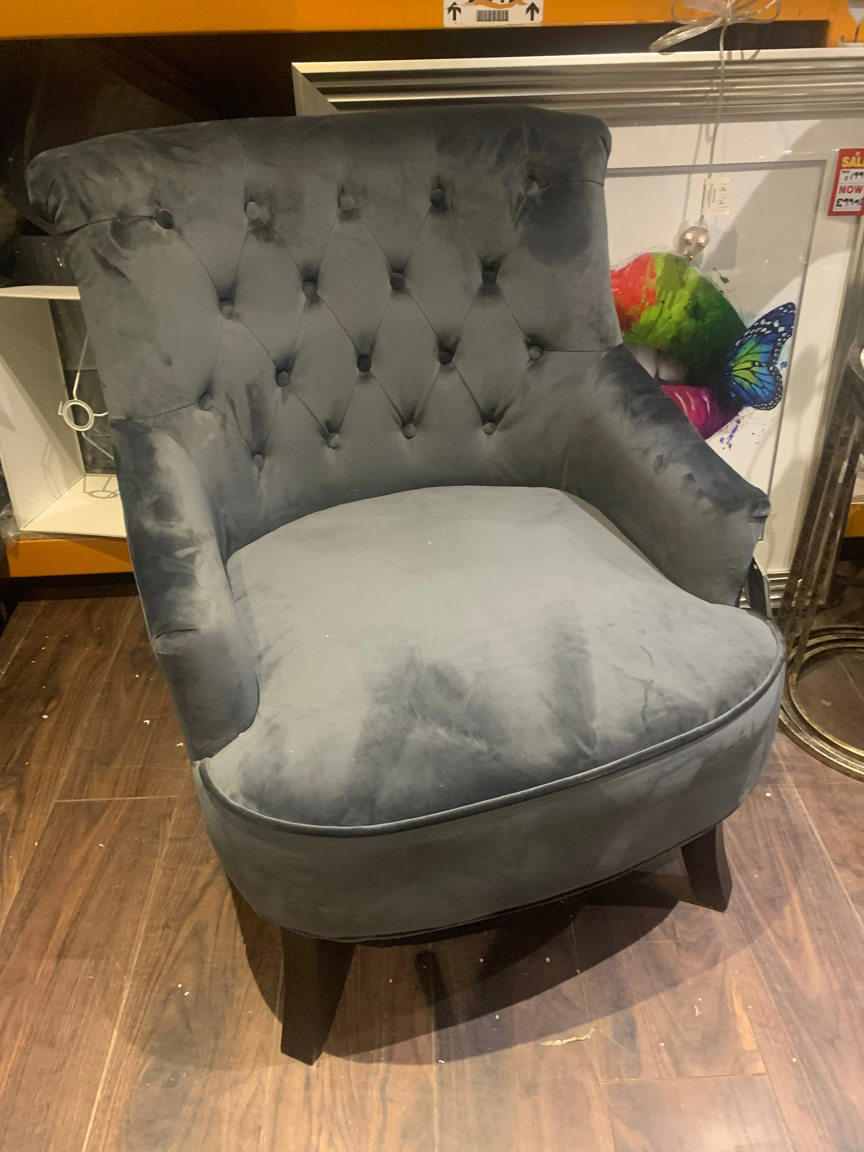 Hertford accent chair 1 only left ! clearance price .View  Instore